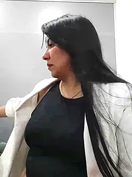 aisha latina online show from 12/11/24, 02:54