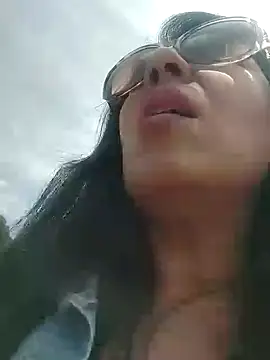 aisha latina online show from 12/13/24, 04:27