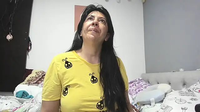 aisha latina online show from 12/15/24, 11:42