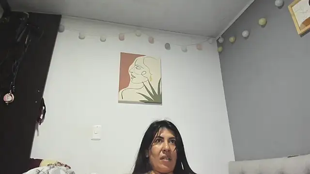 aisha latina online show from 12/16/24, 02:47