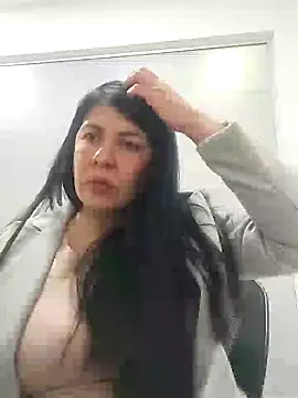 aisha latina online show from 01/22/25, 02:56