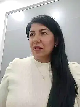 aisha latina online show from 01/24/25, 09:15