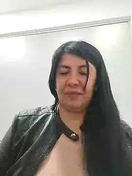 aisha latina online show from 01/27/25, 03:50