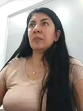 aisha latina online show from 01/27/25, 09:55