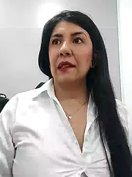 aisha latina online show from 01/29/25, 03:26