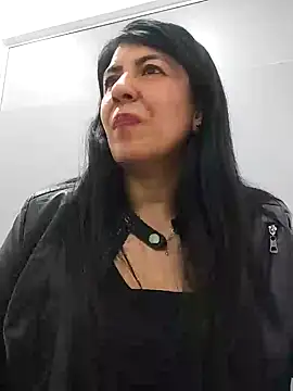 aisha latina online show from 02/04/25, 05:34