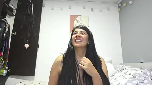 aisha latina online show from 02/04/25, 11:38