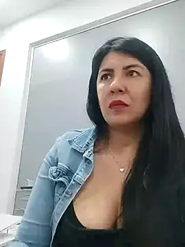 aisha latina online show from 02/05/25, 08:35