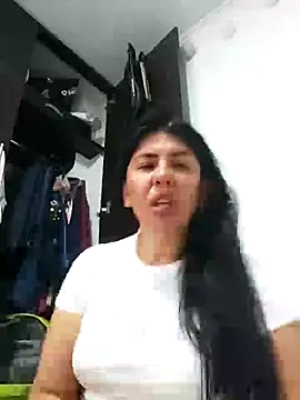 aisha latina online show from 02/06/25, 02:37