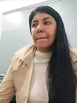 aisha latina online show from 02/10/25, 02:05