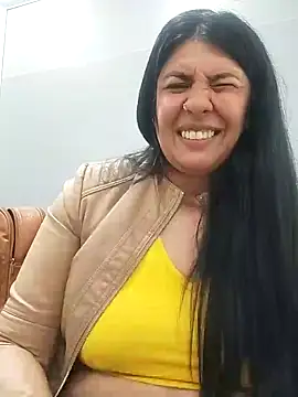 aisha latina online show from 02/11/25, 08:42