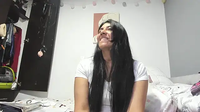 aisha latina online show from 02/13/25, 12:02