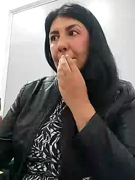 aisha latina online show from 02/13/25, 03:03