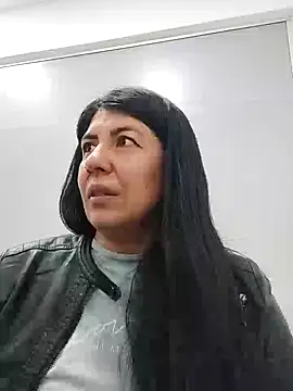 aisha latina online show from 02/18/25, 02:49