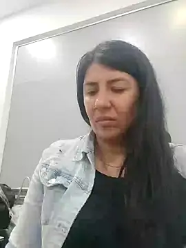 aisha latina online show from 02/20/25, 04:36