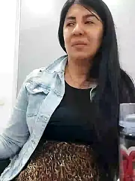 aisha latina online show from 02/20/25, 07:41