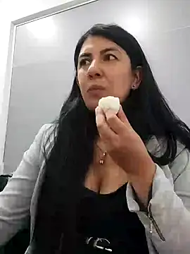 aisha latina online show from 02/21/25, 01:33