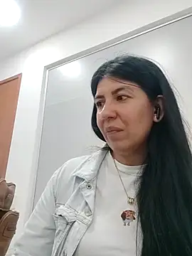 aisha latina online show from 02/28/25, 04:10