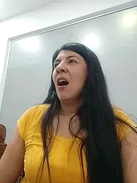 aisha latina online show from 03/03/25, 03:31