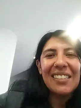 aisha latina online show from 03/10/25, 09:18