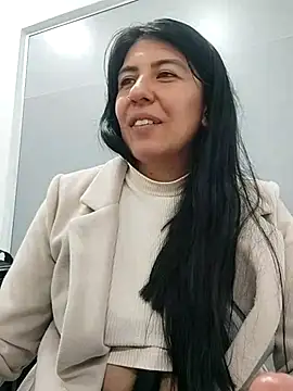 aisha latina online show from 03/14/25, 08:17