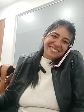 aisha latina online show from 03/20/25, 09:35