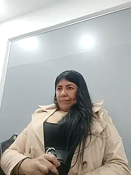 aisha latina online show from 03/21/25, 02:40