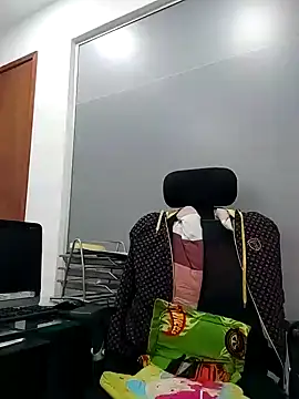 aisha latina online show from 09/10/25, 03:01