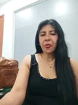 aisha latina online show from 09/19/25, 03:02