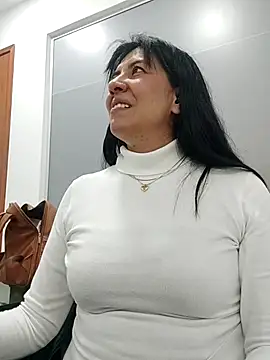 aisha latina online show from 09/23/25, 05:05