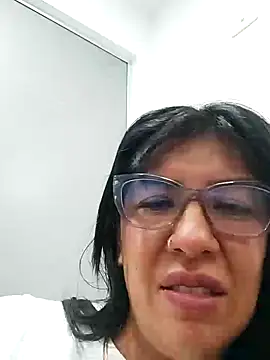 aisha latina online show from 09/26/25, 01:26