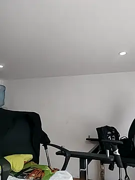 aisha latina online show from 10/16/25, 03:13