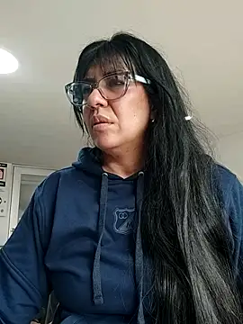 aisha latina online show from 12/04/25, 02:26