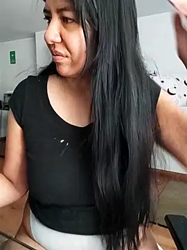 aisha latina online show from 03/04/26, 02:34