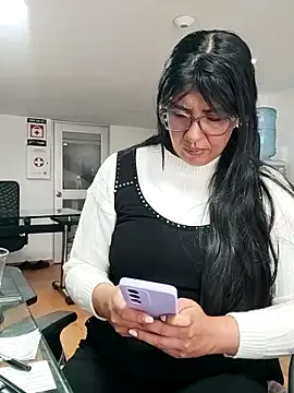 aisha latina online show from 03/10/26, 03:28