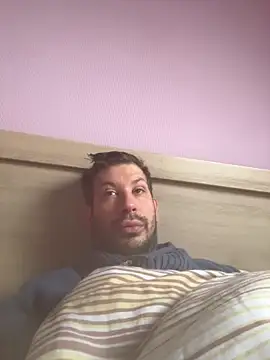 Taxidriver1988 online show from 12/18/25, 09:26