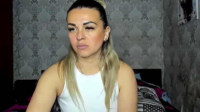 NicoletMoore online show from 04/09/26, 07:08