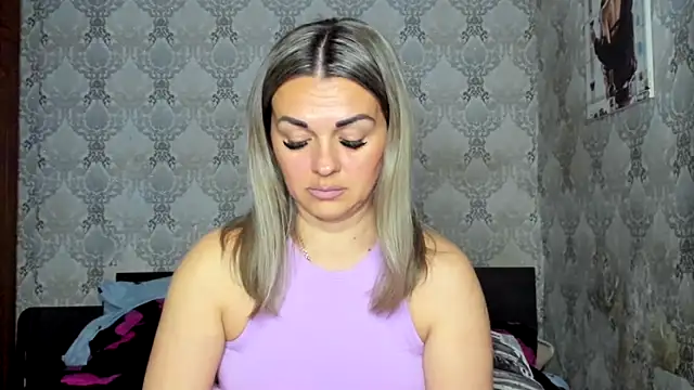 NicoletMoore online show from 04/15/26, 07:21