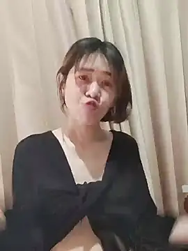 Snapshot of Little_suzy5 chatting on 12/12/24, 01:32 Little suzy5 online show from 12/12/24, 01:32