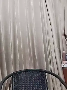 Snapshot of Little_suzy5 chatting on 02/05/25, 06:37 Little suzy5 online show from 02/05/25, 06:37