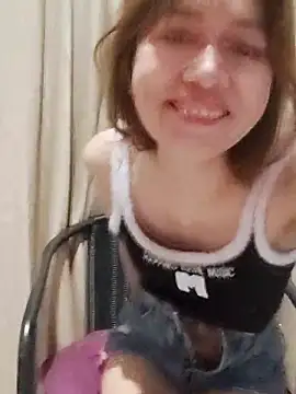 Snapshot of Little_suzy5 chatting on 02/26/25, 07:38 Little suzy5 online show from 02/26/25, 07:38