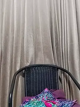 Snapshot of Little_suzy5 chatting on 03/14/25, 07:34 Little suzy5 online show from 03/14/25, 07:34