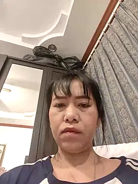 Snapshot of Little_suzy5 chatting on 11/12/25, 07:13 Little suzy5 online show from 11/12/25, 07:13