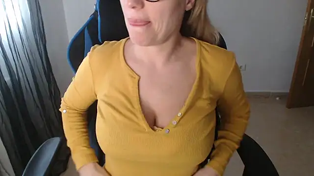 LARACRUZ30 online show from 02/27/26, 03:45