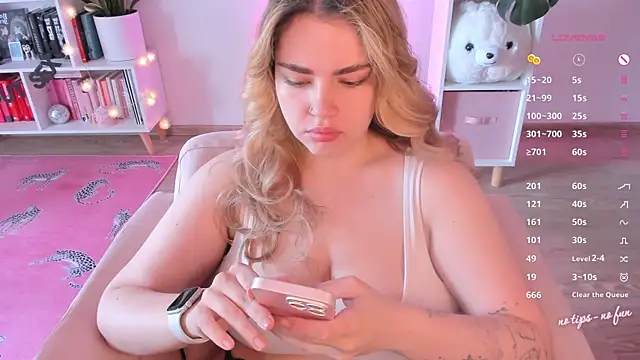 pussy-kattt online show from 07/10/26, 09:01