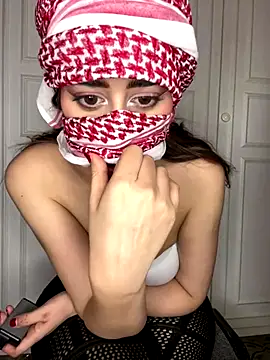 Snapshot of arabiaAna chatting on 09/29/25, 12:49 arabiaAna online show from 09/29/25, 12:49