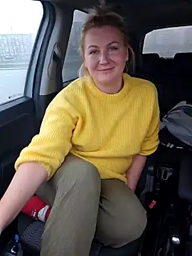 Snapshot of Marushka chatting on 12/27/24, 07:40 Marushka online show from 12/27/24, 07:40