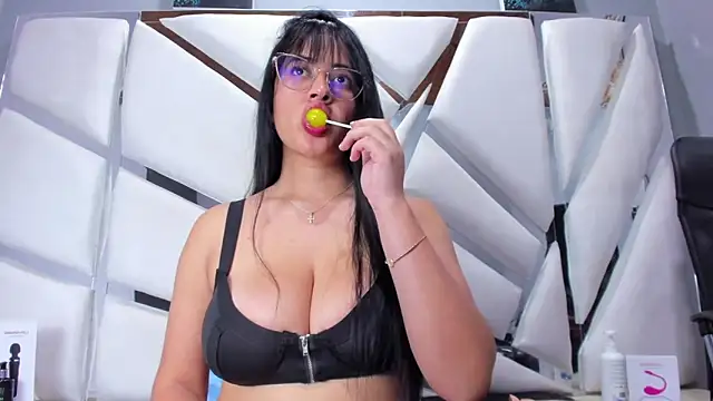 Snapshot of violeta_sexx_ chatting on 03/14/25, 08:32 violeta sexx online show from 03/14/25, 08:32