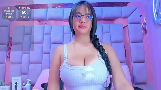 Snapshot of violeta_sexx_ chatting on 11/12/25, 04:57 violeta sexx online show from 11/12/25, 04:57