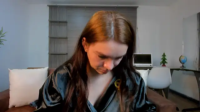 miataylorr1 online show from 12/13/24, 03:11